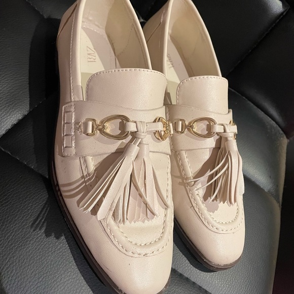 ZARA - women’s off white flat loafers. Size 7 1/2. - Picture 2 of 6